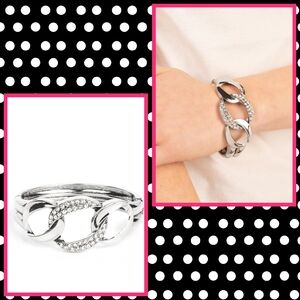 2/$10 Paparazzi BOMBSHELL Squad - White Bracelet